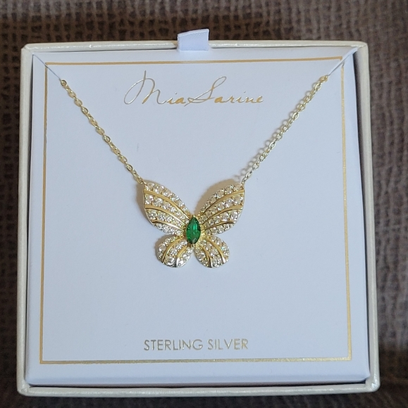 ✨️HP✨️ Mia Sarine Stationary Butterfly🦋 Necklace - Picture 12 of 16